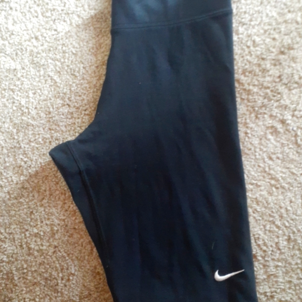 Black Nike high rise sports tights size s